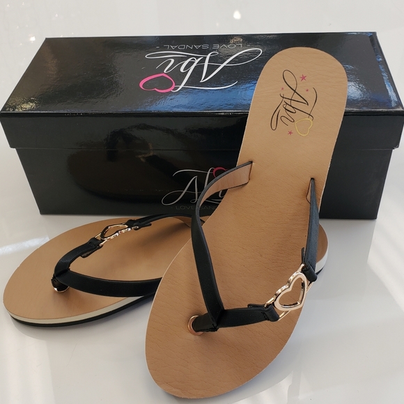 NIB - Black Leather Love Sandals - Beach Bum Black - Picture 1 of 6